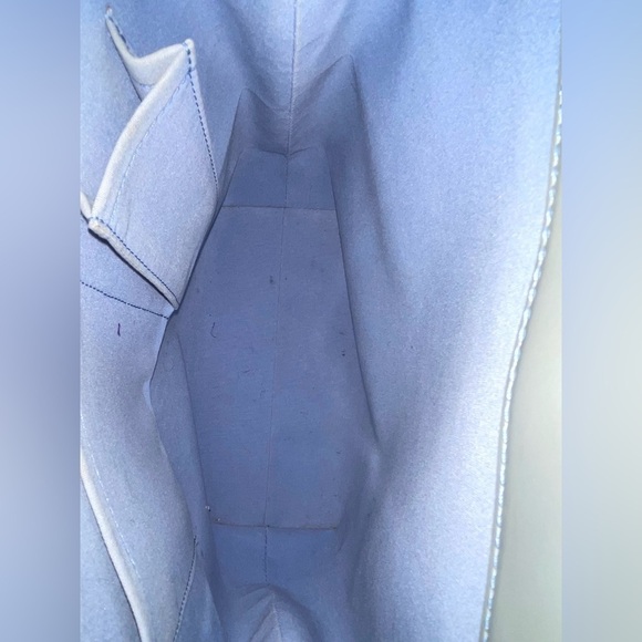 Louis Vuitton Monogram Vernis Reade MM Handbag - Picture 8 of 14